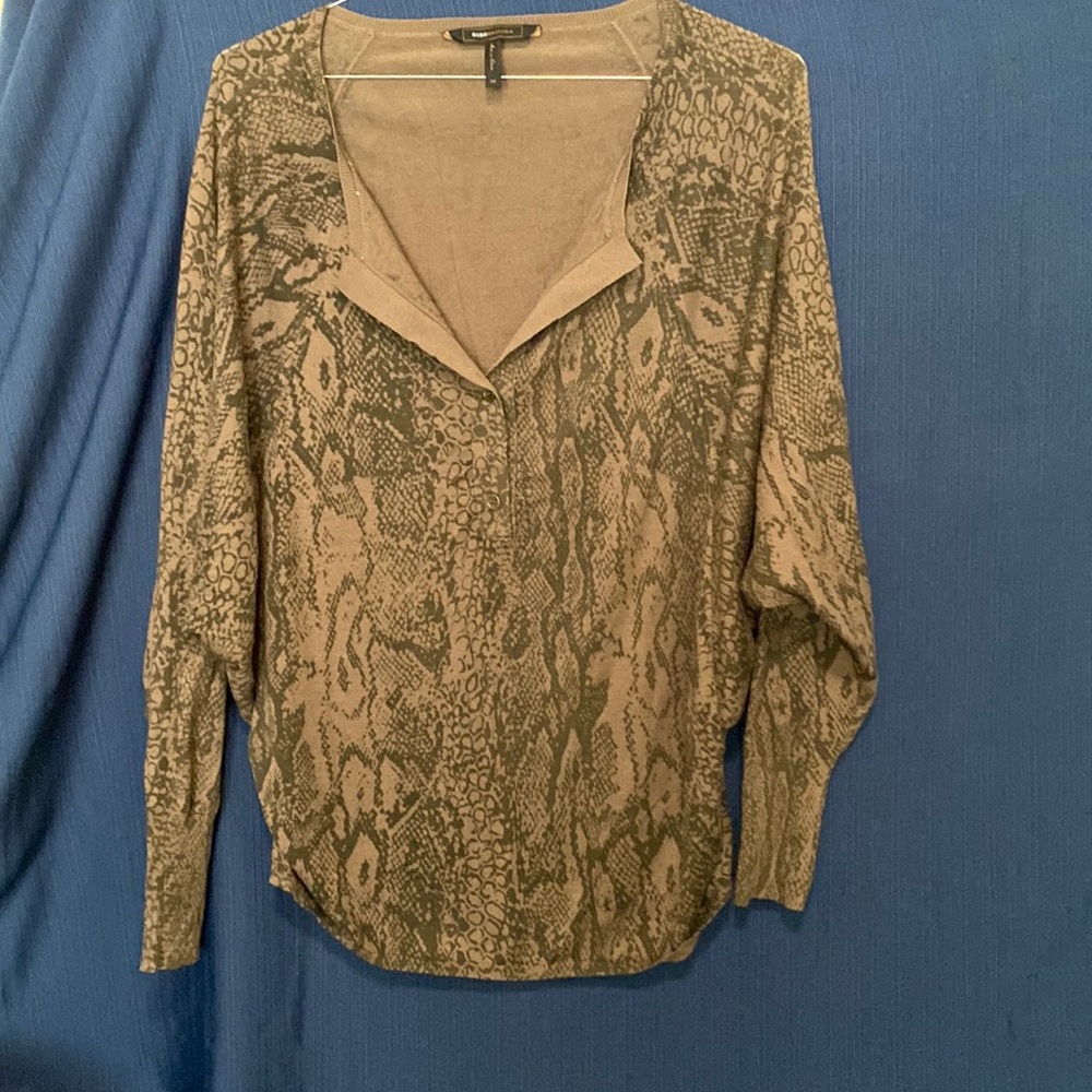 Bcbg long sleeve tunic with batwing sleeves! Worn once, great condition!